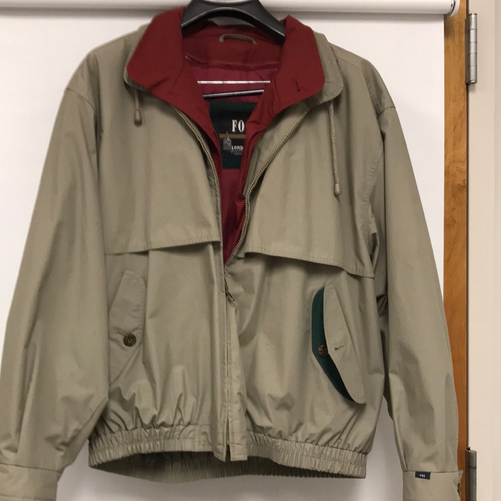 Vintage Men’s London Fog full zip bomber jacket. Removable lining.
